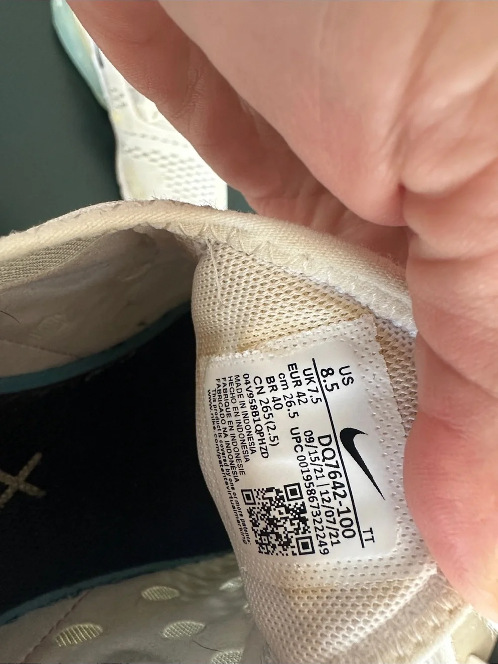 Nike Air Max 270 Cream Sneakers with Coral Lining and Pastel Accents